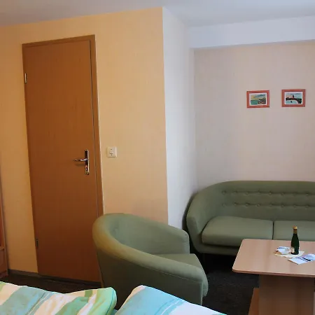Cozy In With Garden Apartment *